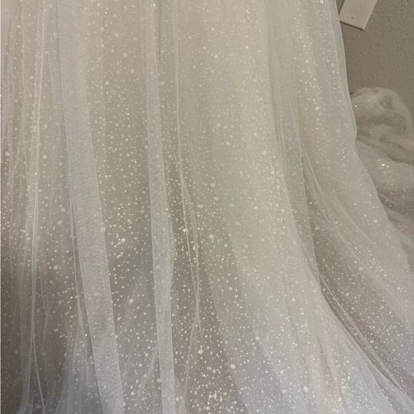 Blue by Enzoani White Sparkle Gabes Tulle Wedding Dress Size 4 - Picture 6 of 15